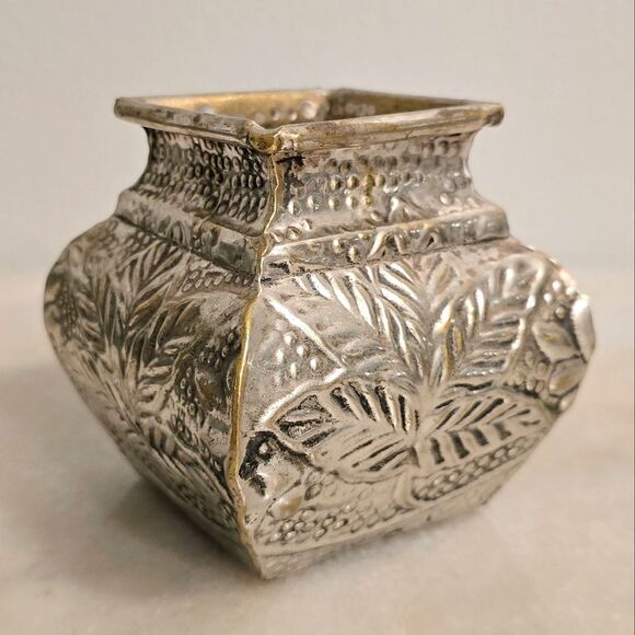 Vintage Grapes Leaves Embossed Metal Vase Planter? - Picture 1 of 8